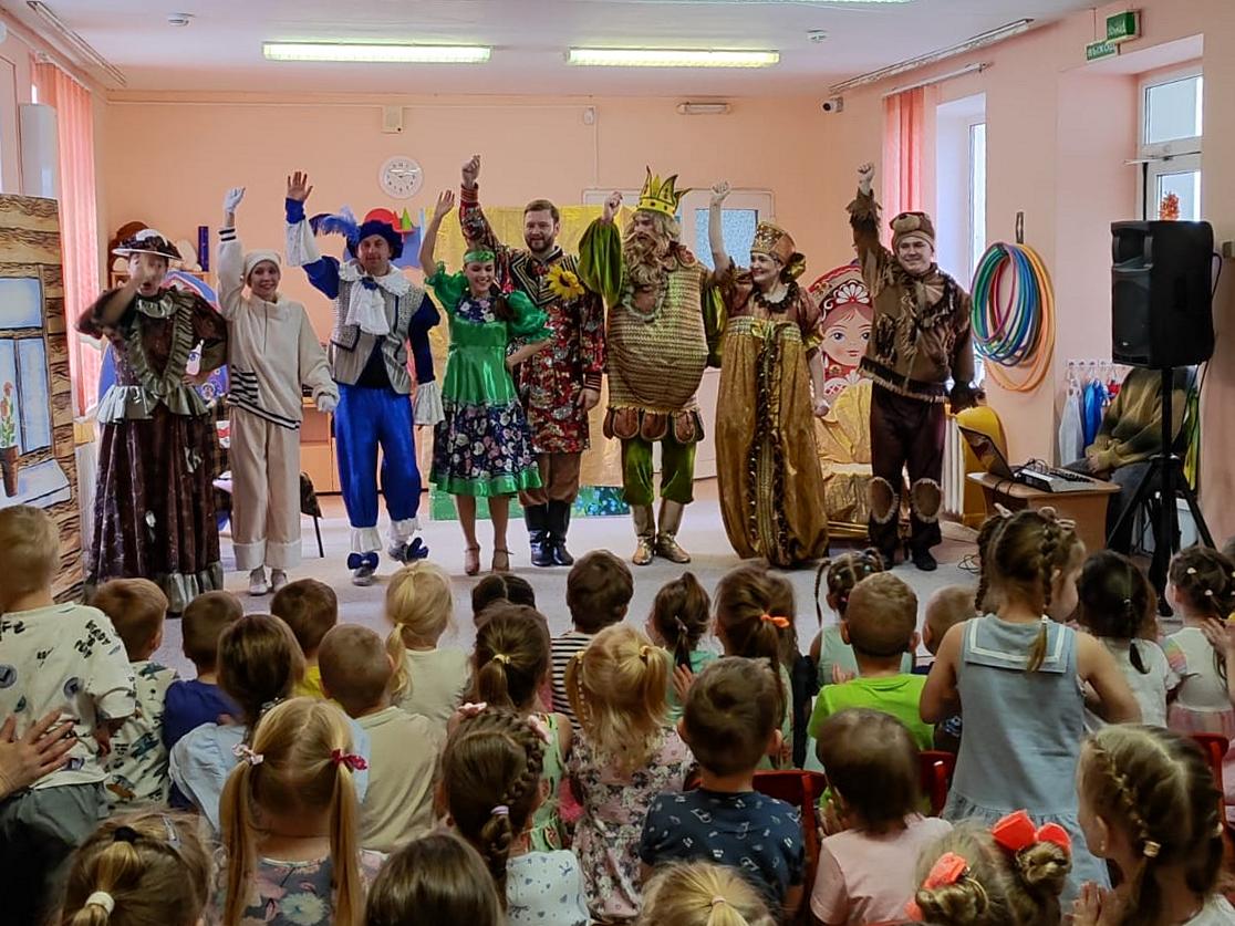 Группа «Калейдоскоп» вновь порадовала юных пензенцев музыкальным спектаклем Группа «Калейдоскоп» вновь порадовала юных пензенцев музыкальным спектаклем